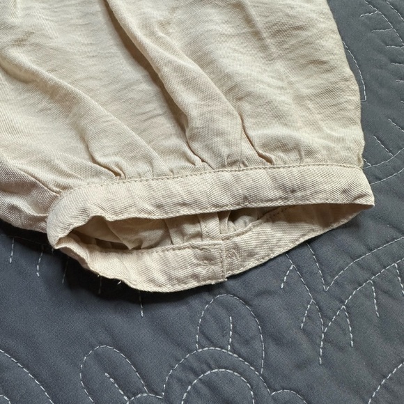 Banana Republic Factory Women’s Cream Button Down Blouse Size Small - Picture 9 of 10